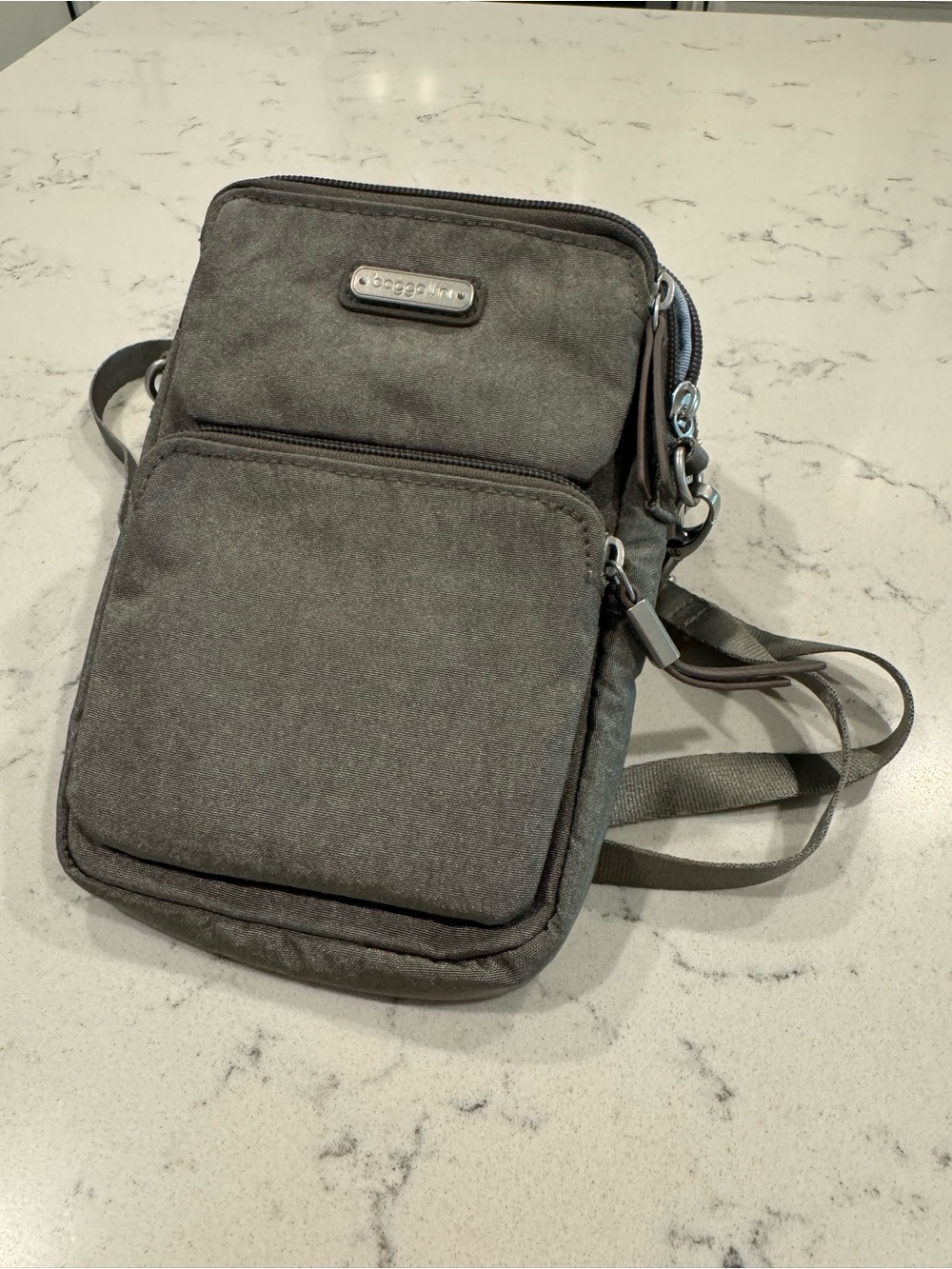 NWOT Baggallini Touch Screen Mini Crossbody - RFID Protection Purse